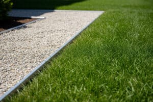 lawn edging for gravel path with clean metal border